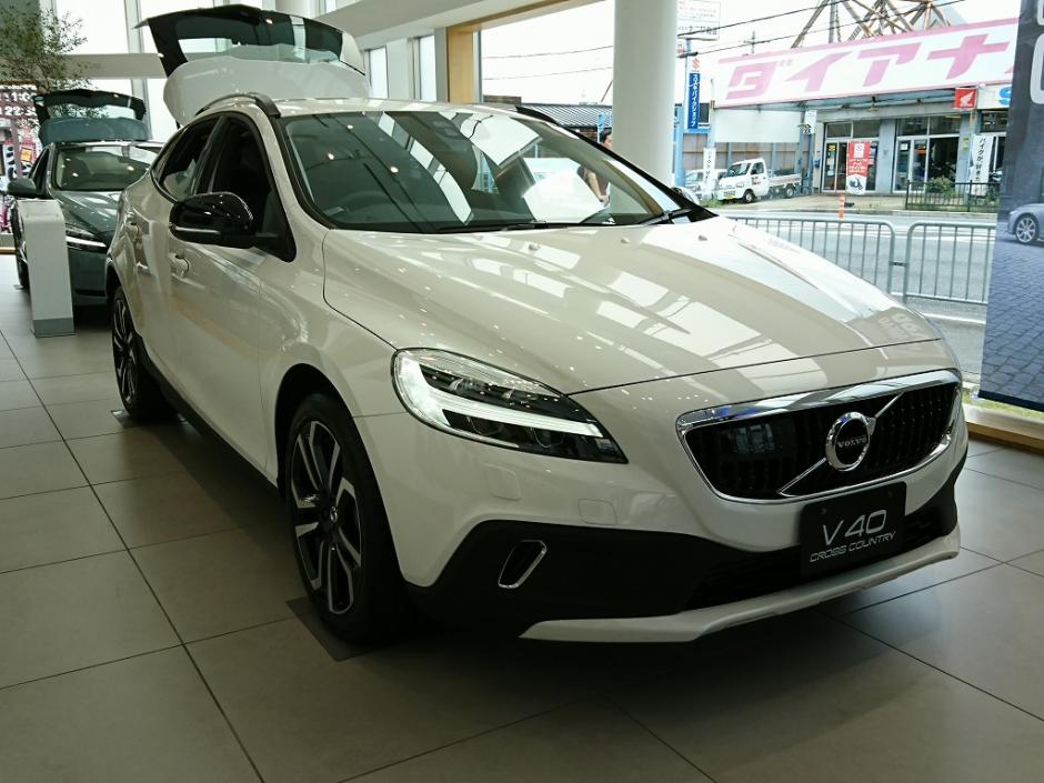 V40 アイスホワイト