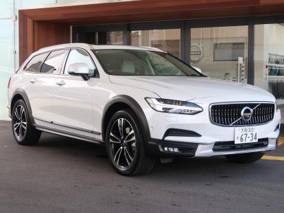 V90cc クリスタルホワイトパール(ディーゼルモデル)