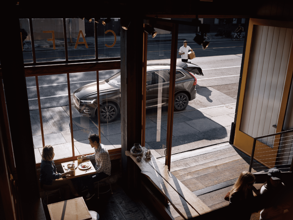 ボルボ XC60 D4 AWD モメンタムとマツダ CX-5 XDのスペック、標準装備を比較！