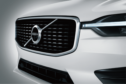 ボルボ XC60 T5 AWD モメンタムとレクサス NX300のスペック、標準装備を比較！