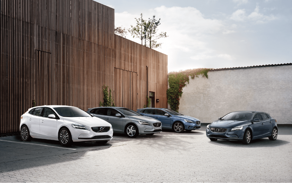 V40とホンダ シビックハッチバックのモデル内容と安全装備をご紹介