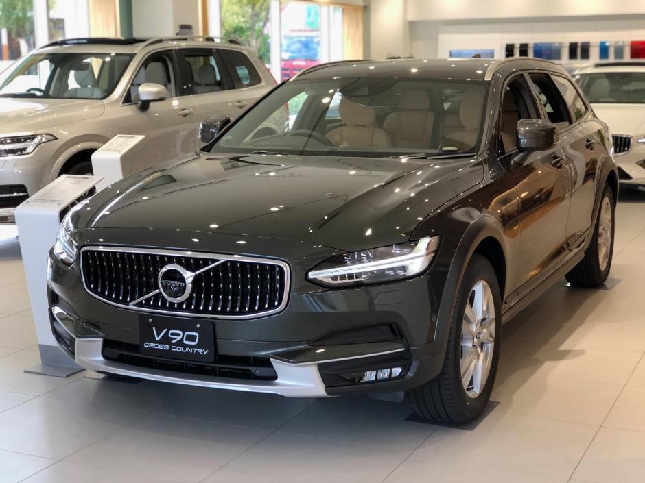 V90クロスカントリーとEクラスオールテレインを比較！